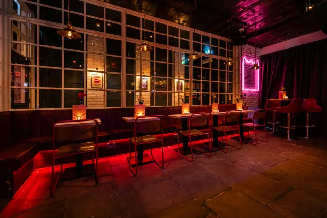 Simmons Bar