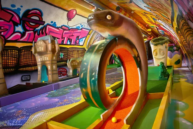 Plonk Crazy Golf