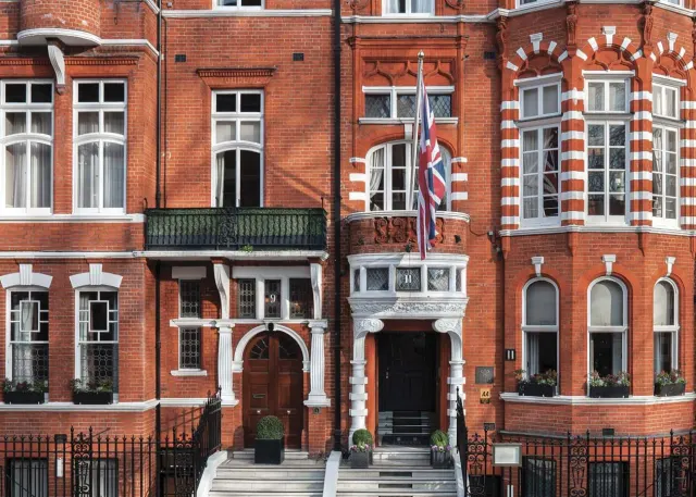 11 Cadogan Gardens