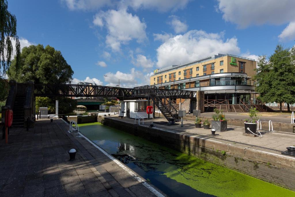 Holiday Inn Brentford Lock