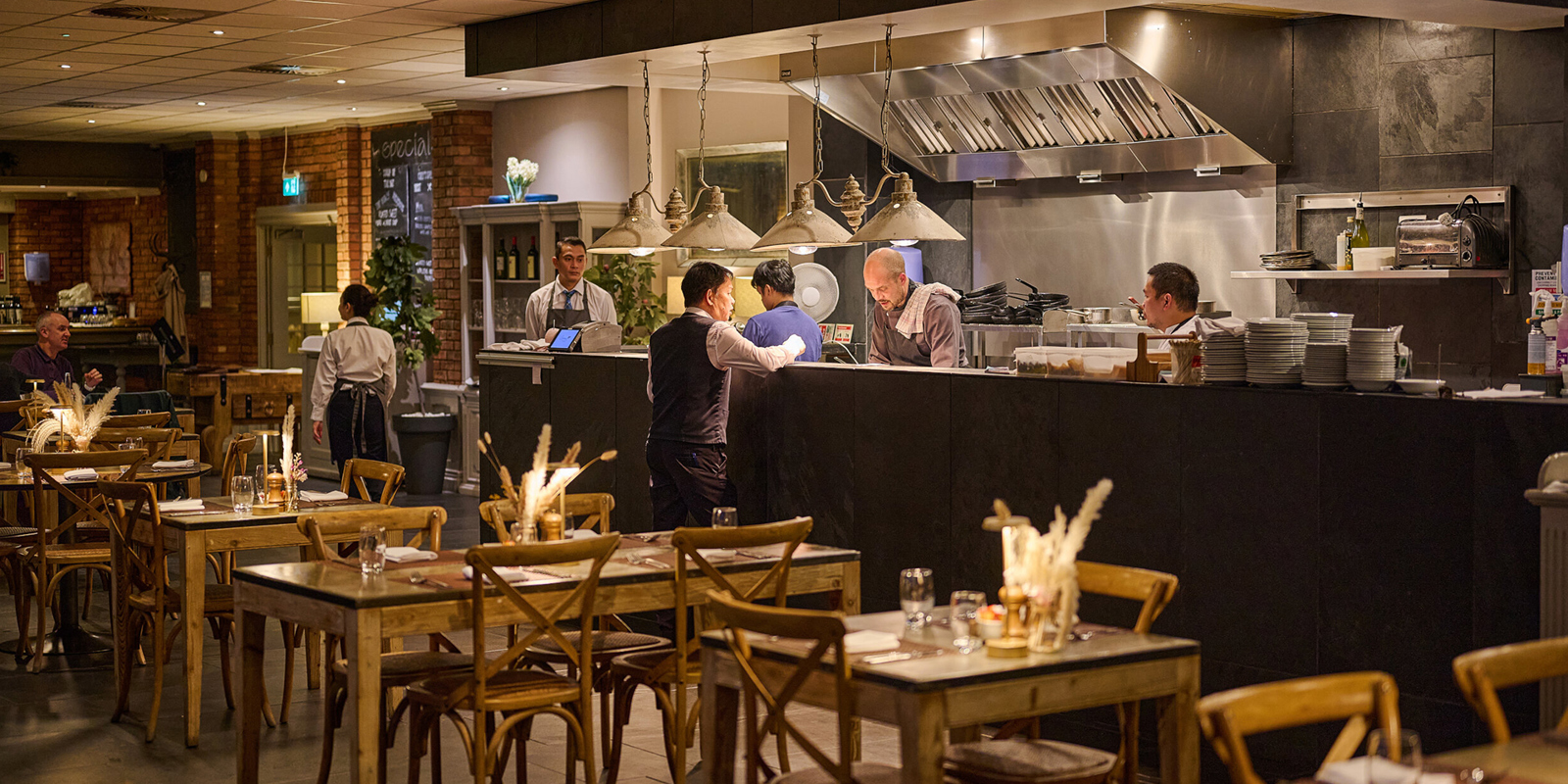 Comis Hotel, Dining / restaurant