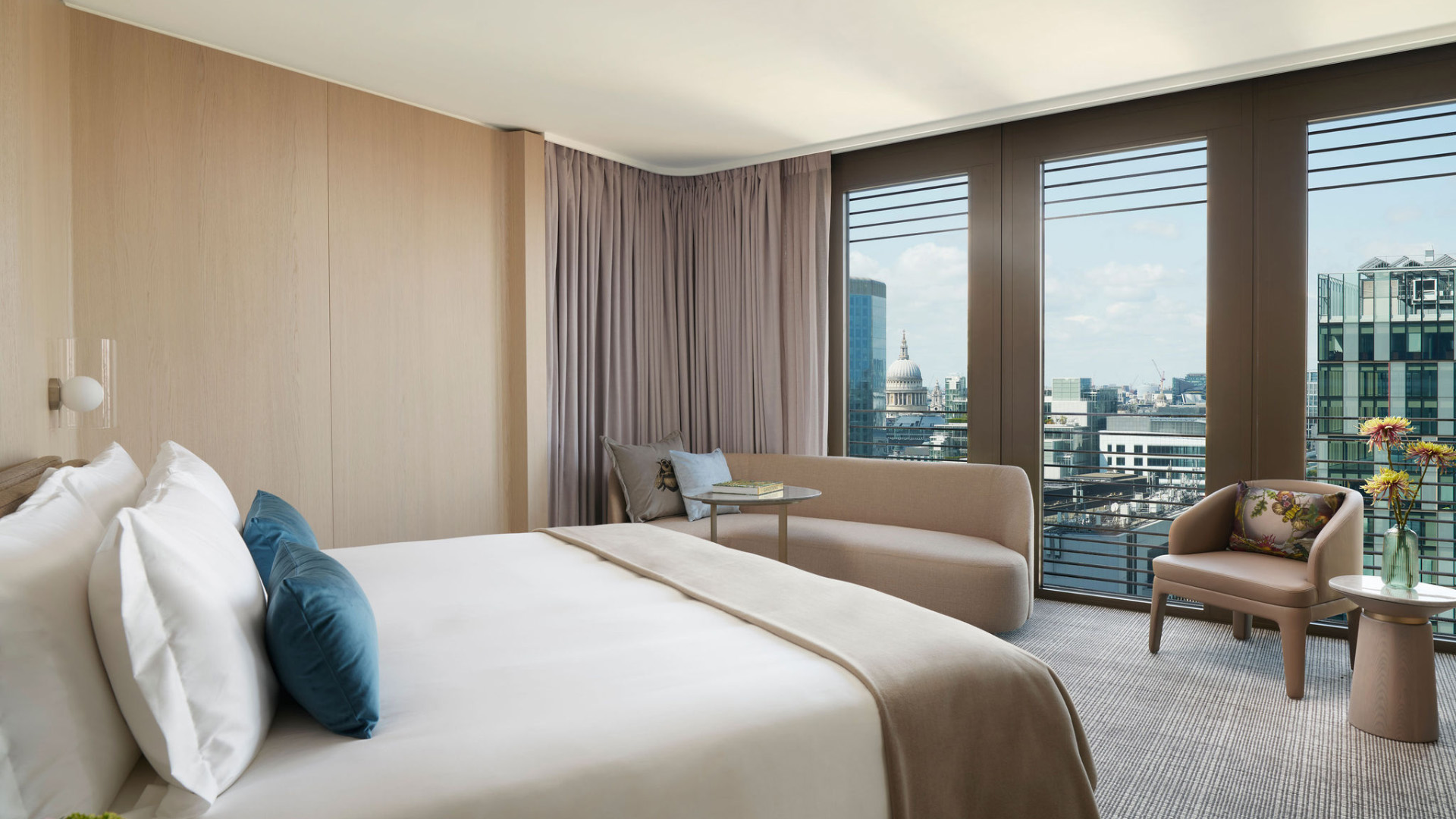 Pan Pacific, Bedroom
