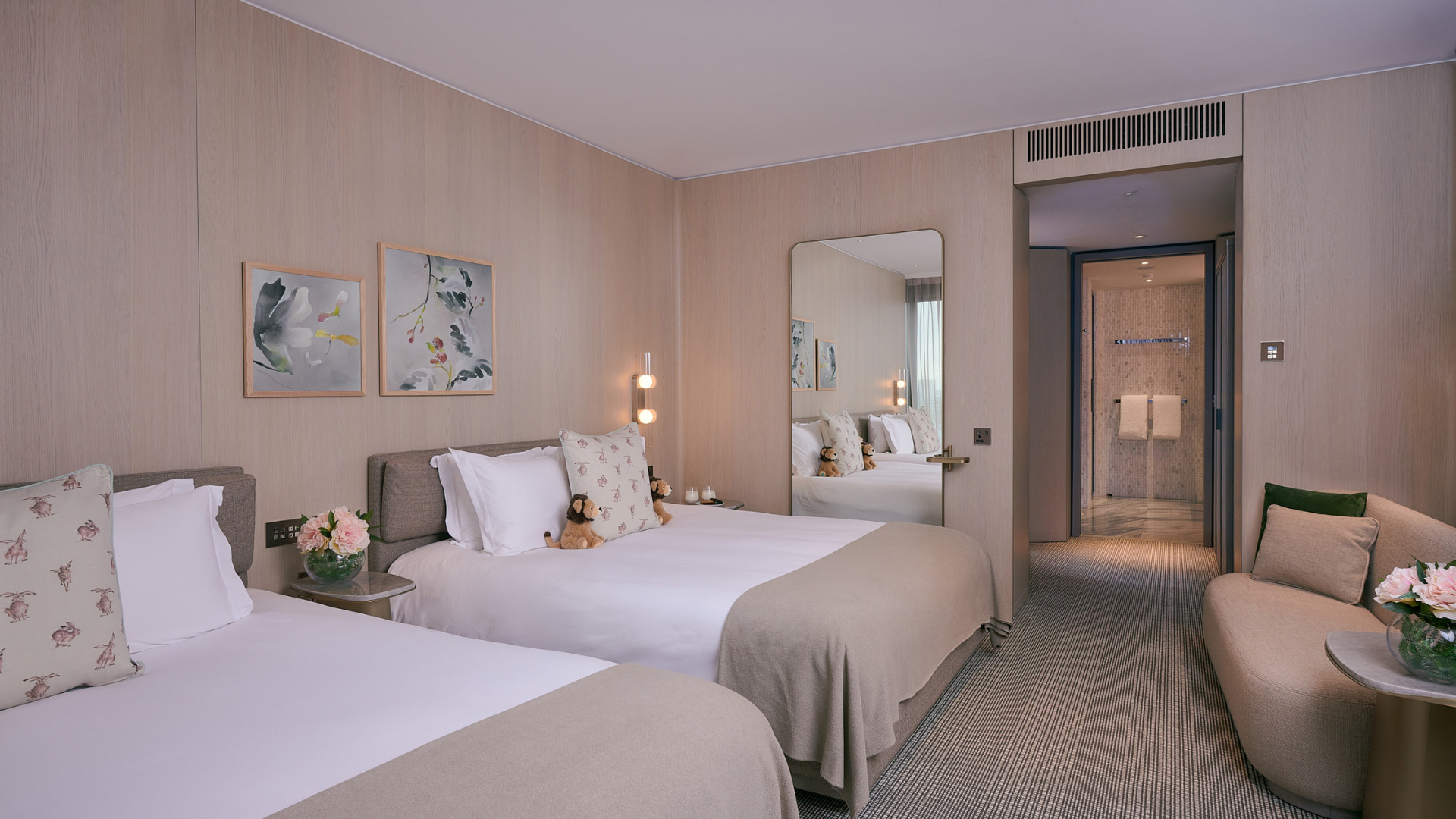 Pan Pacific, Bedroom
