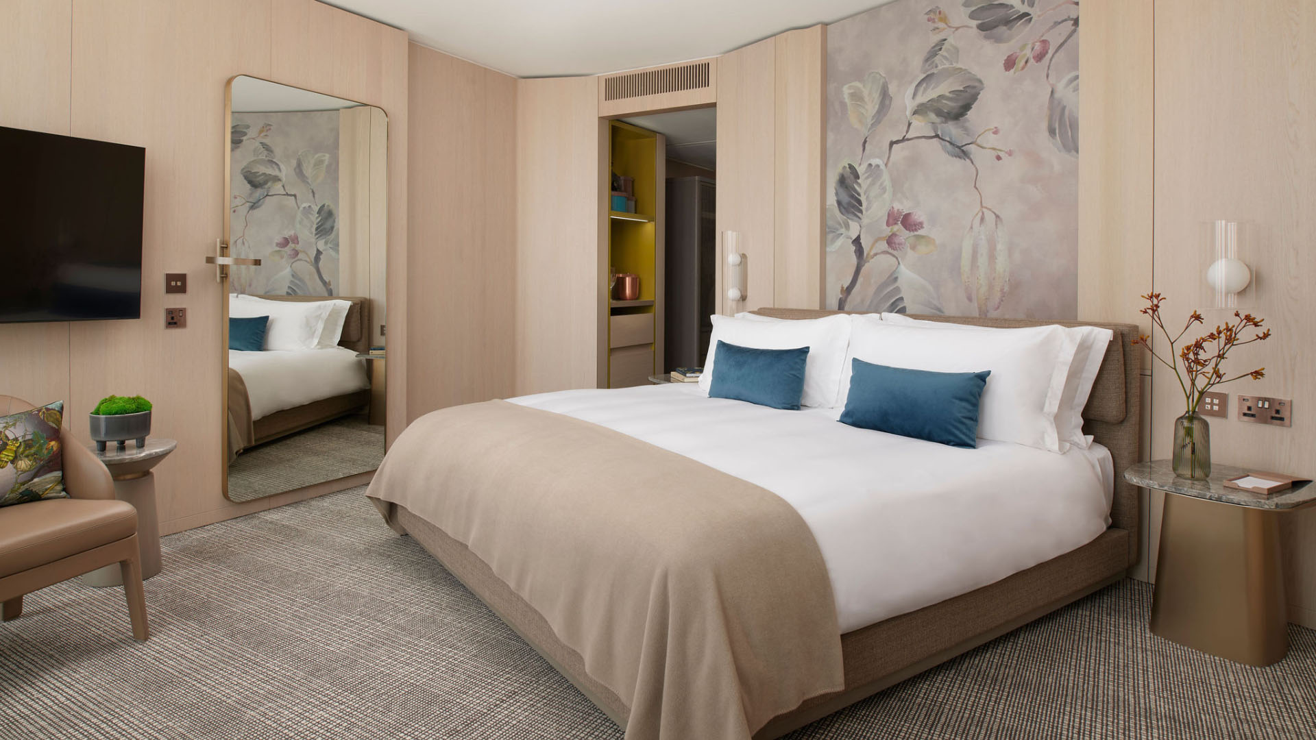 Pan Pacific, Bedroom