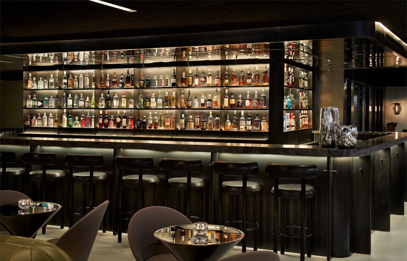 Pan Pacific, Bar