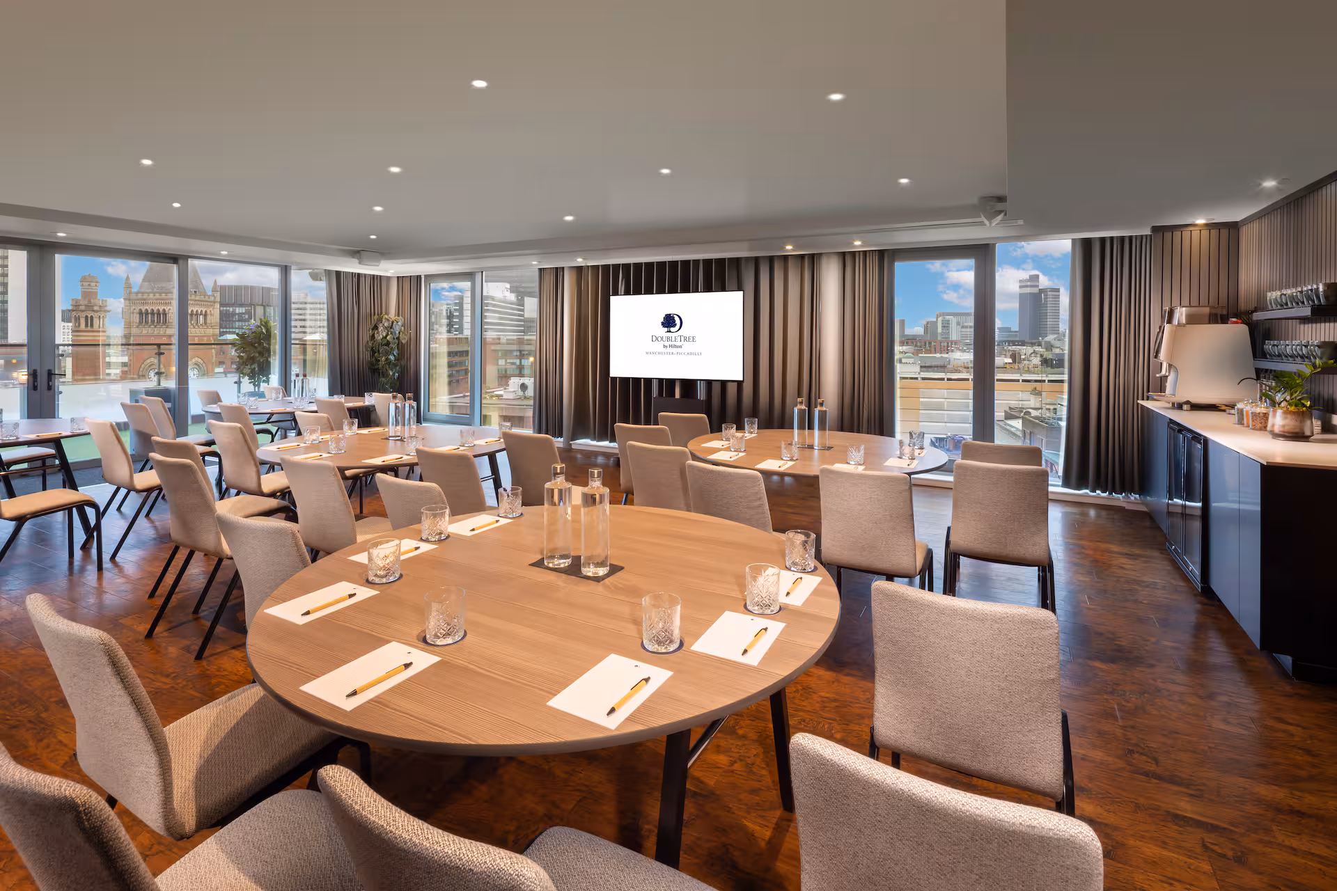 Doubletree by Hilton Manchester Piccadilly, SkyLounge