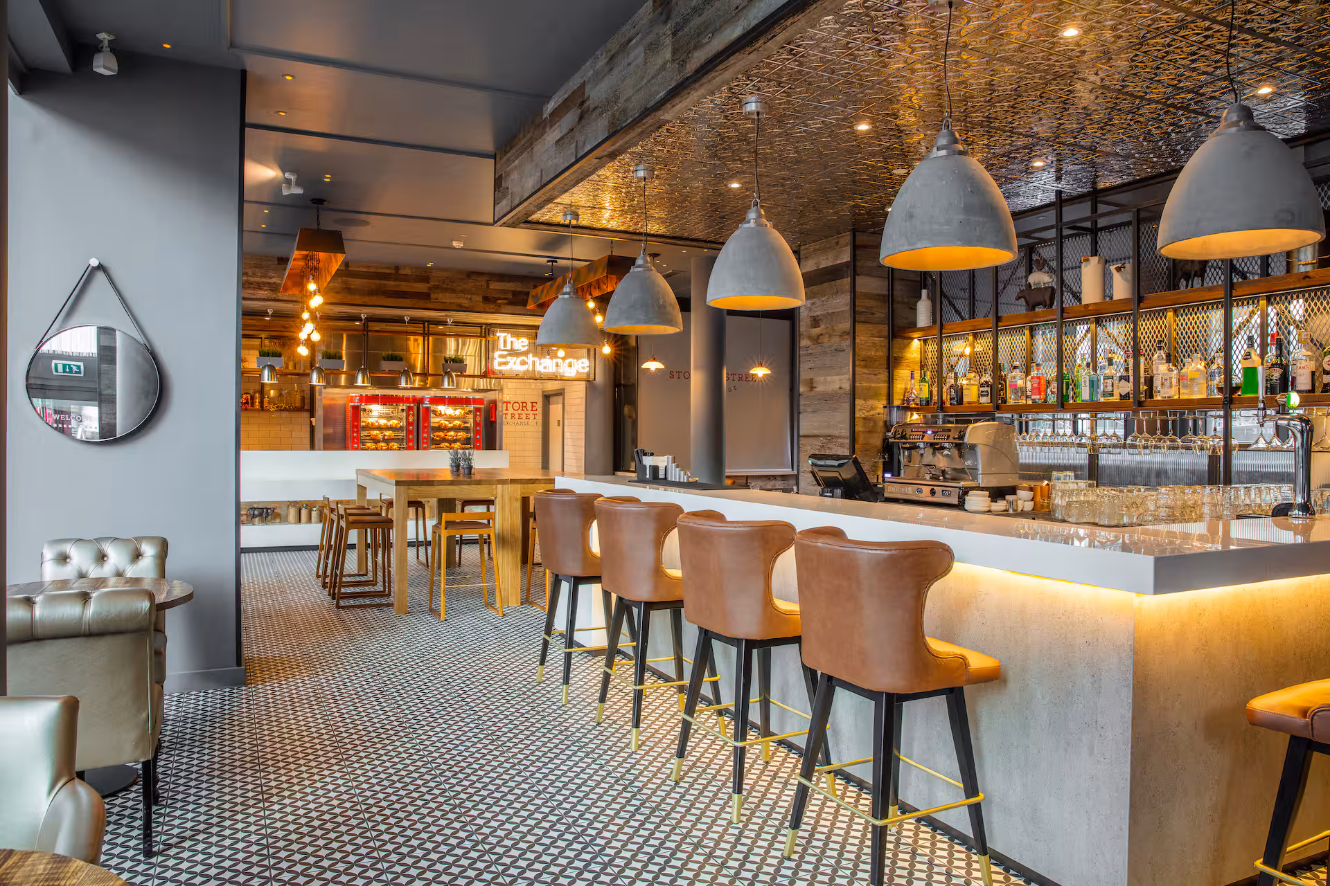 Doubletree by Hilton Manchester Piccadilly, Dining / restaurant · Bar