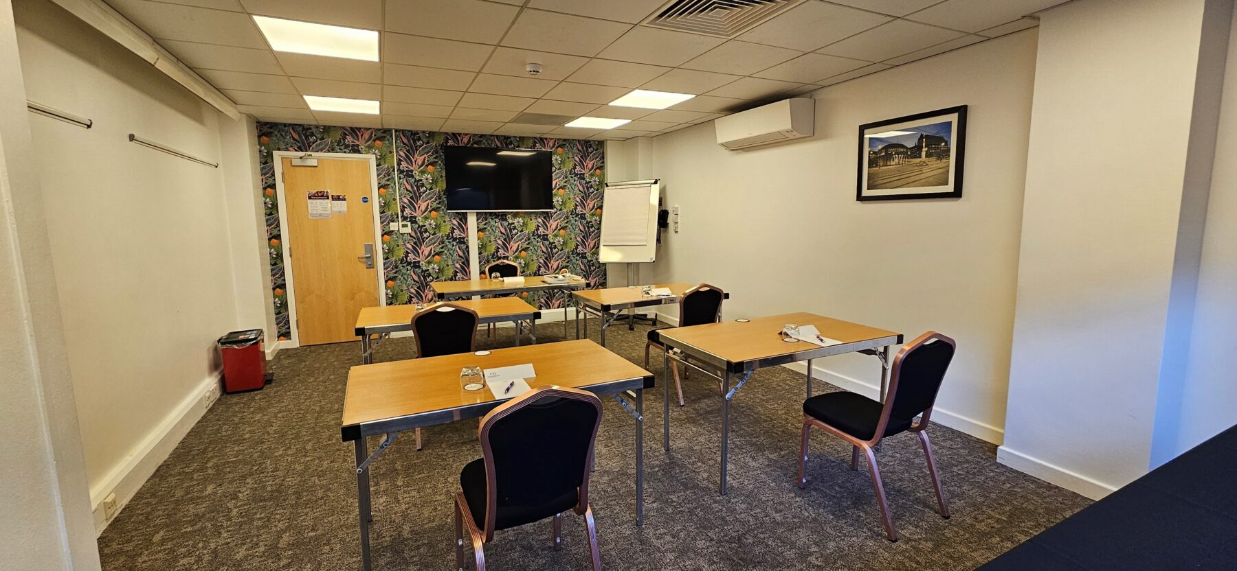 Pendulum Hotel, Conference Room 4