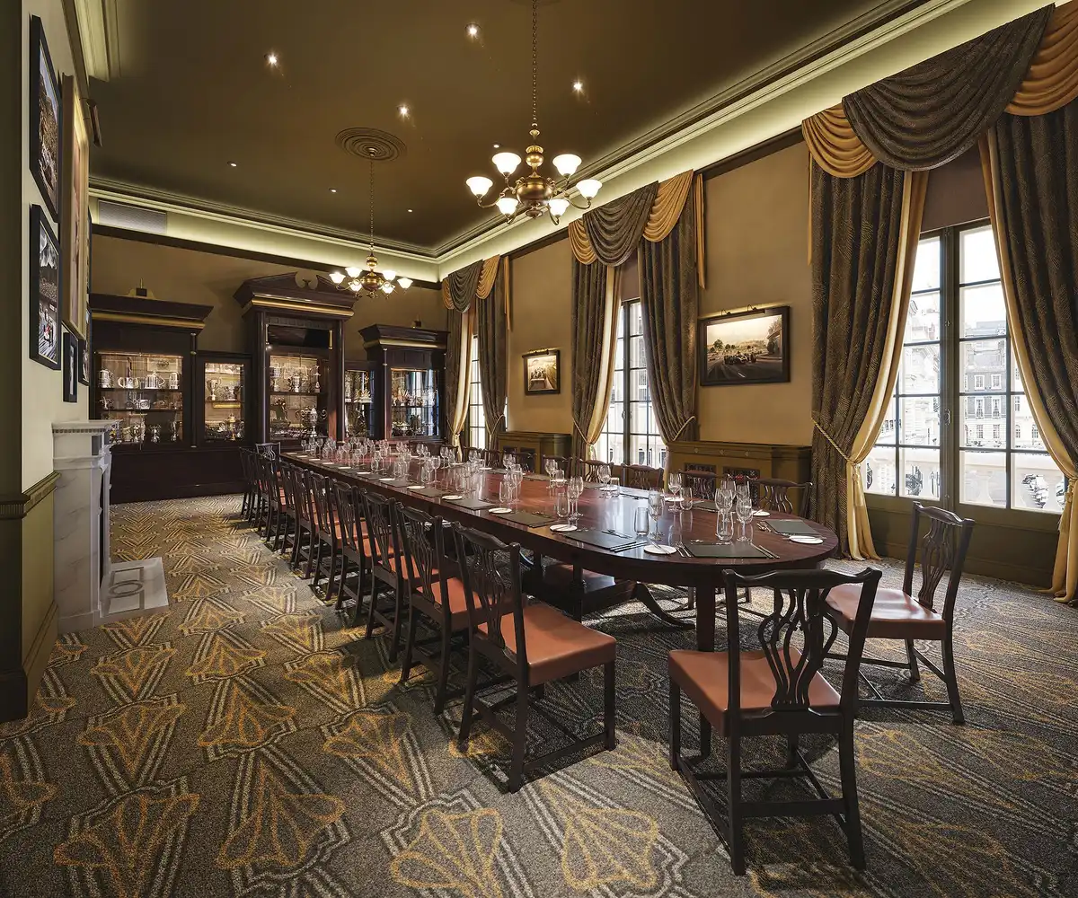 Royal Automobile Club, Dining / restaurant