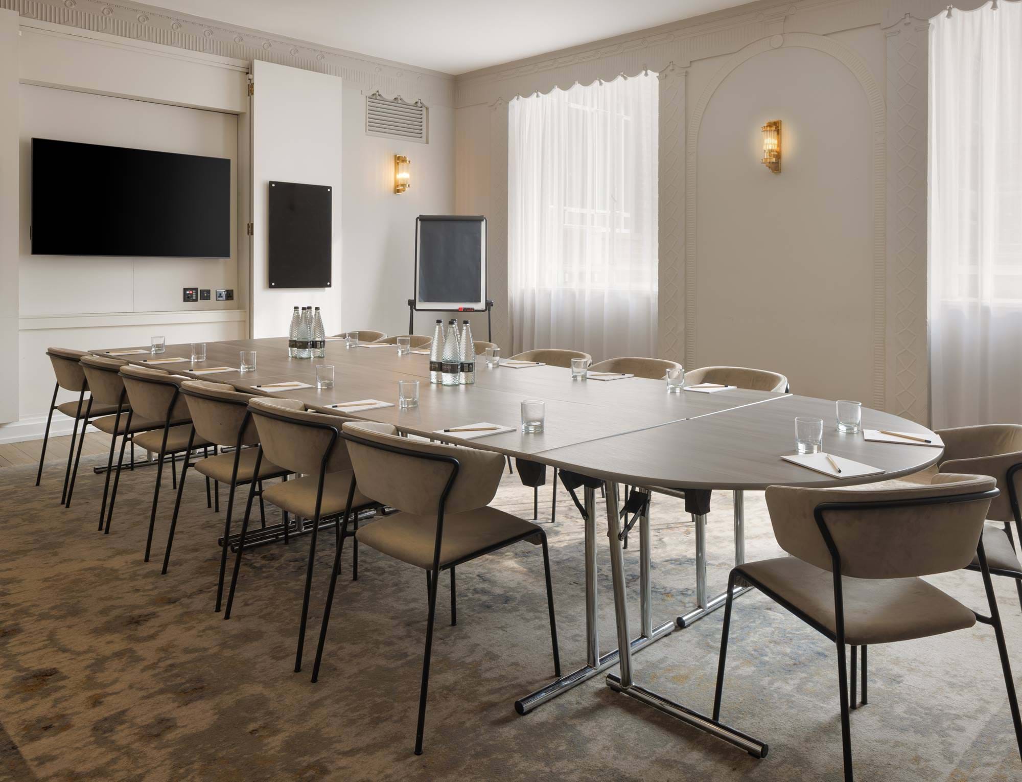 The Queens, Meeting room