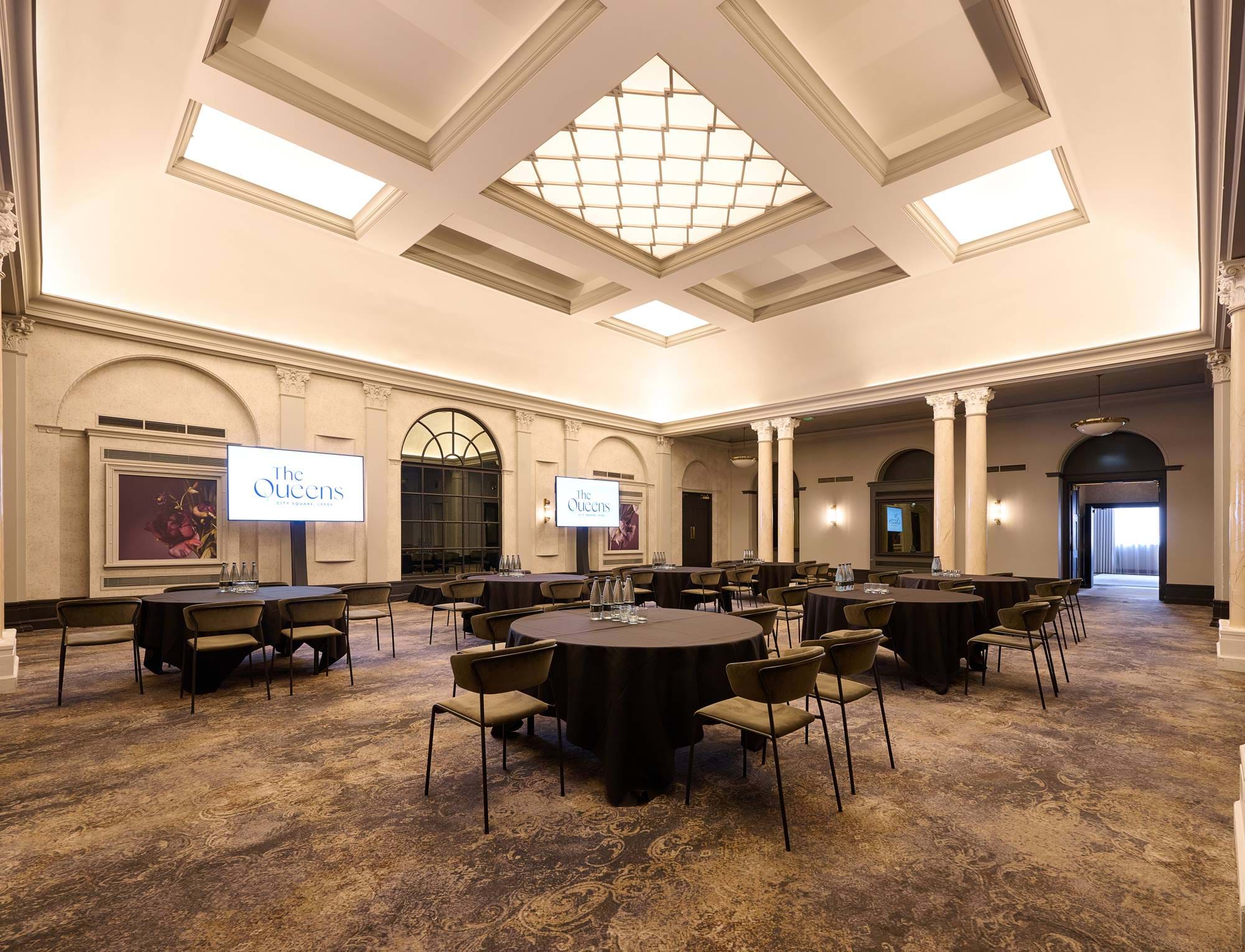 The Queens, Meeting room