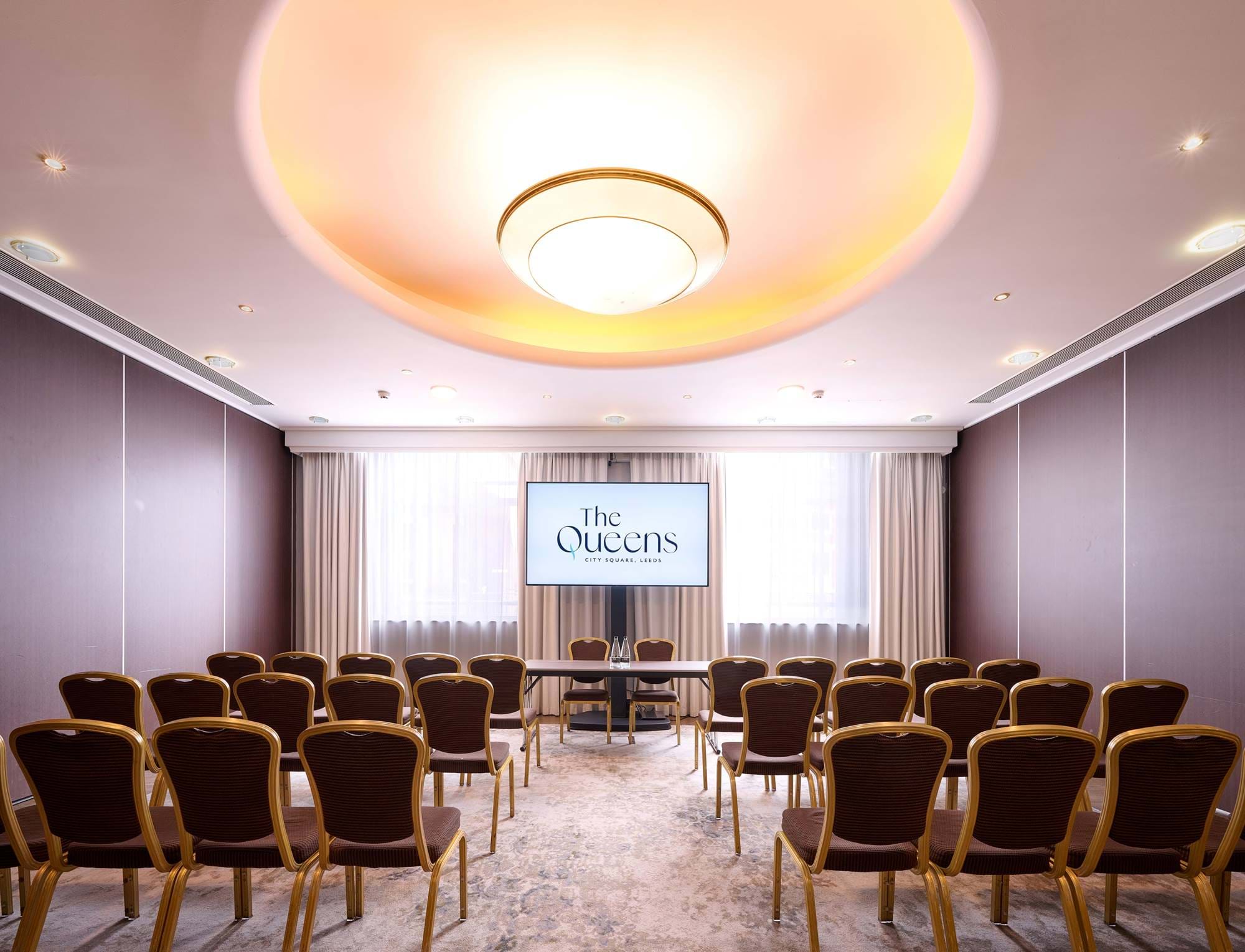 The Queens, Meeting room