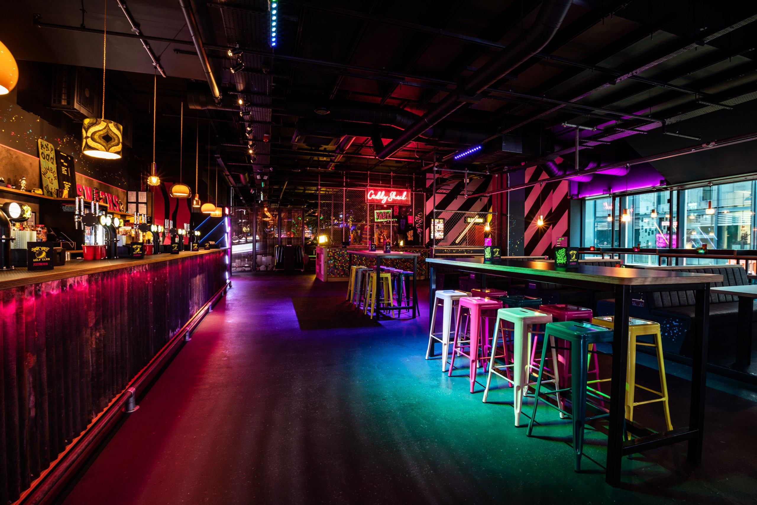 Junkyard Golf Club, Bar