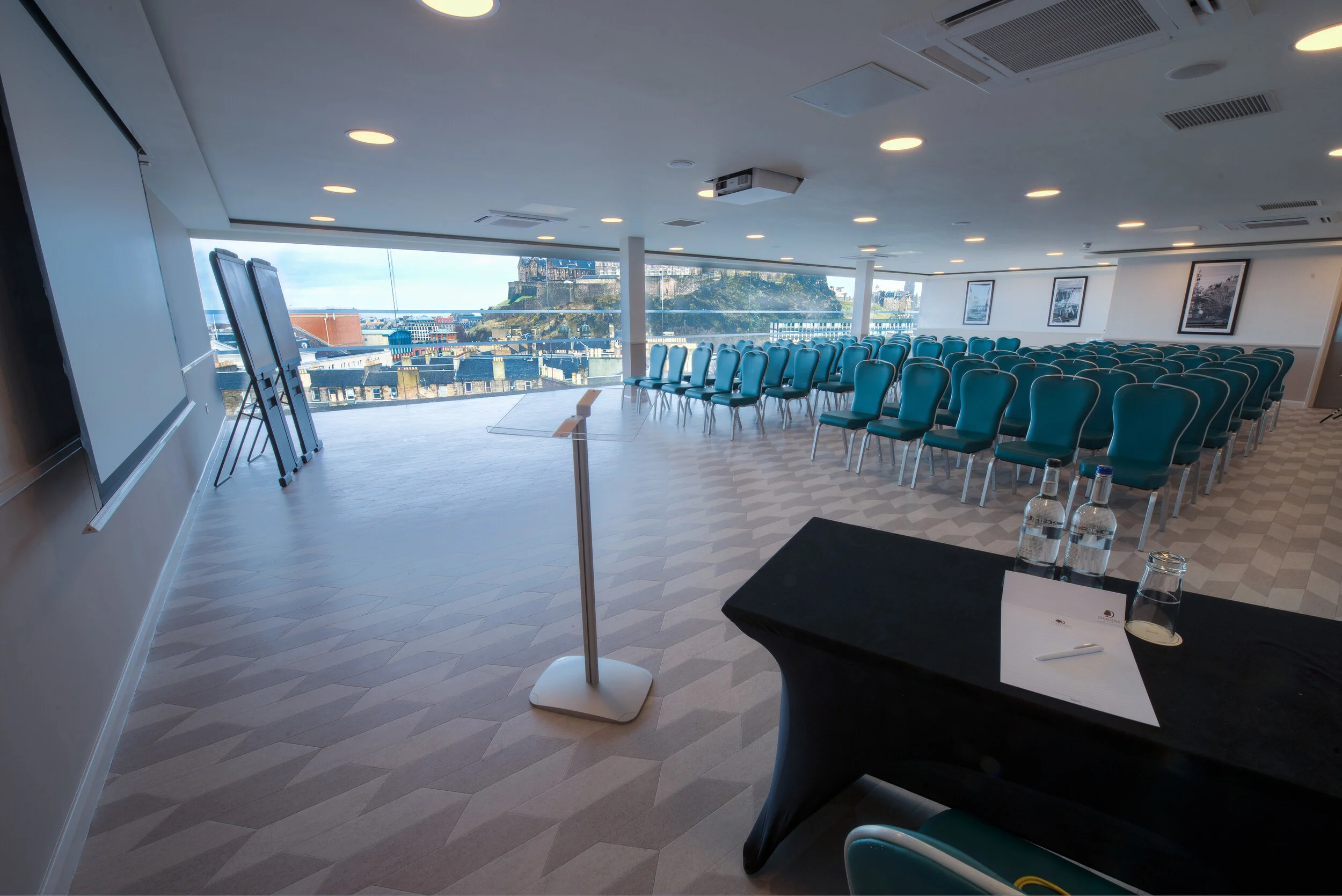DoubleTree by Hilton Edinburgh City Centre, Meeting room