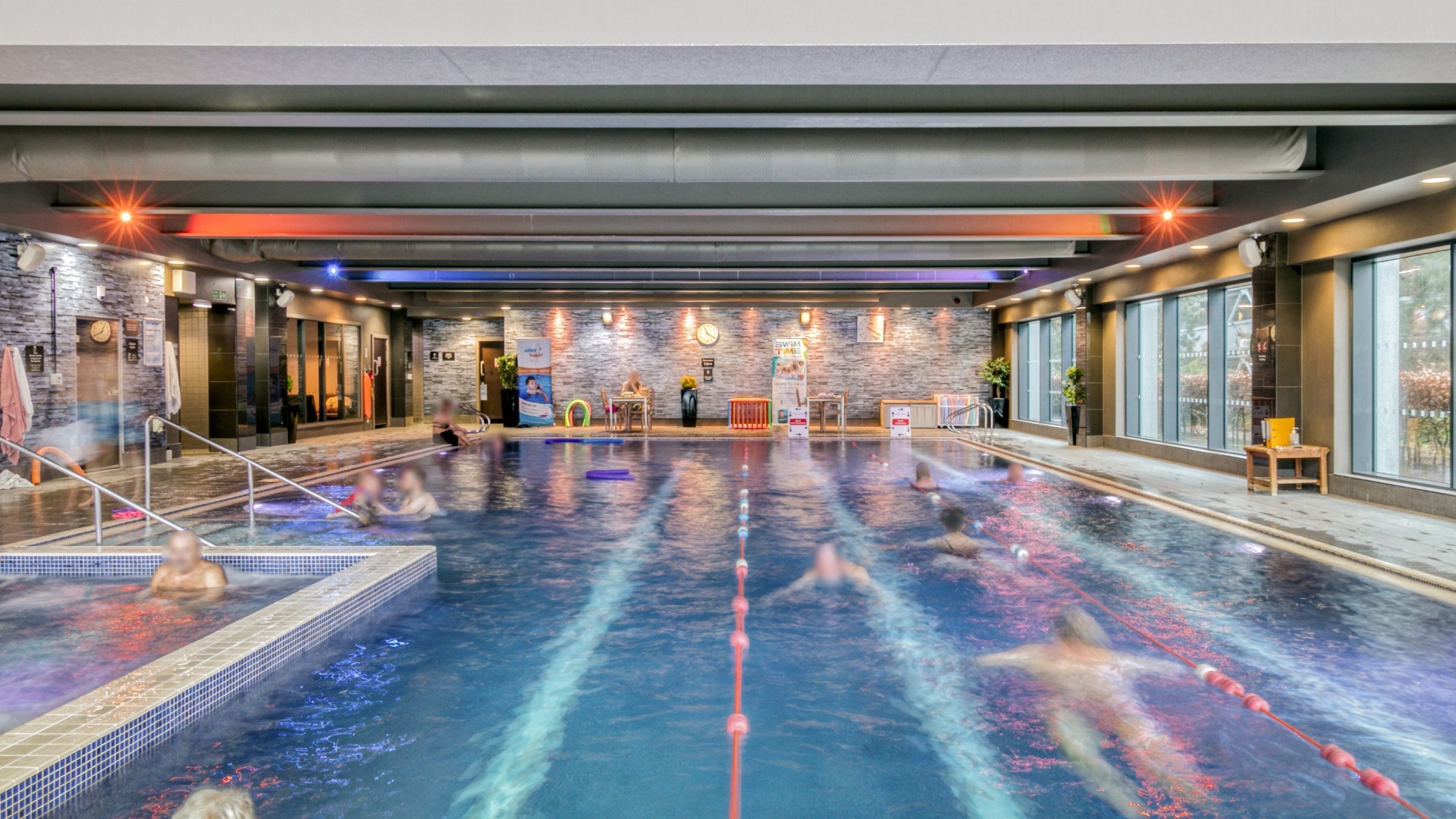 Village Farnborough, Spa / leisure