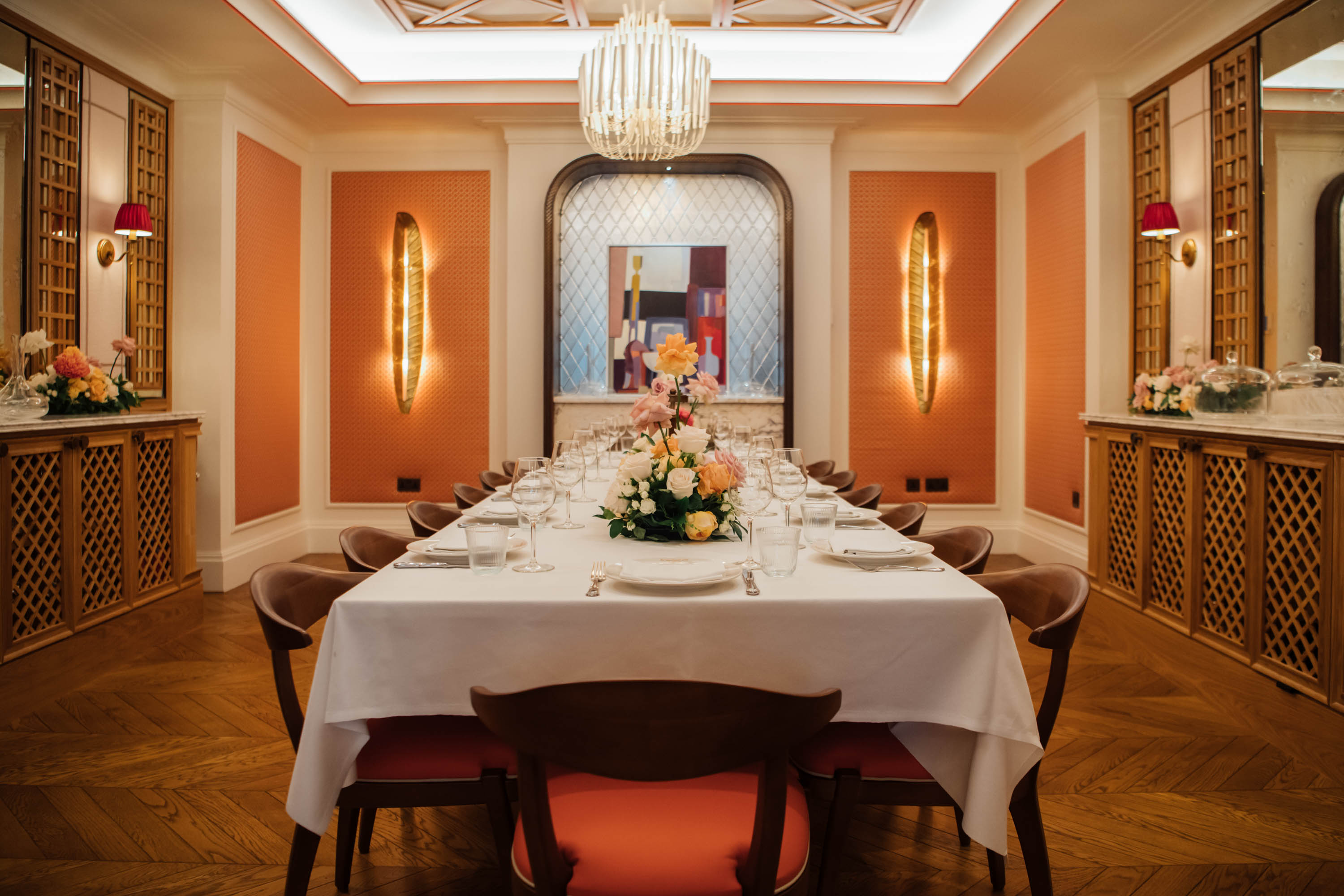 Jumeirah Carlton Tower, Dining / restaurant