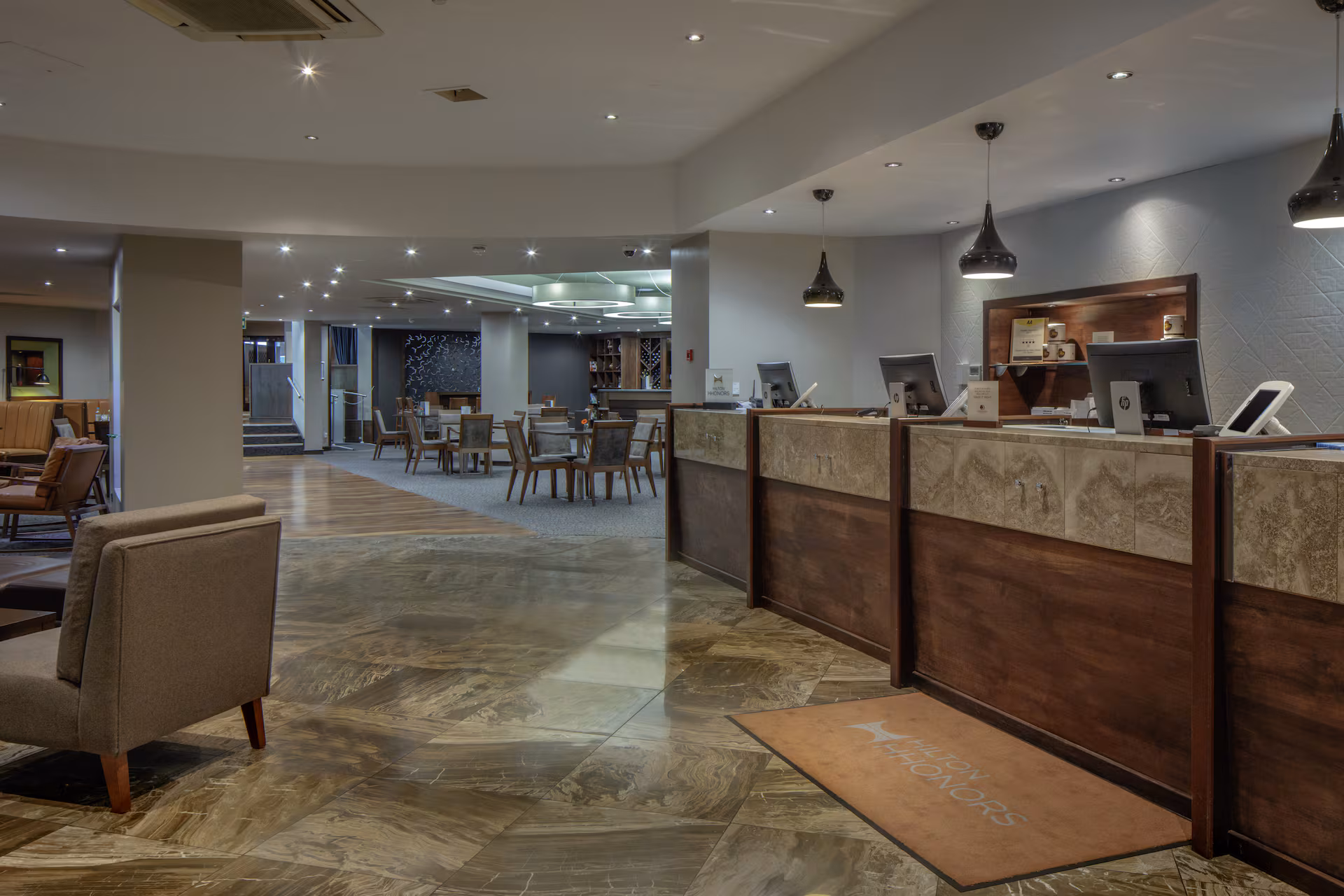 DoubleTree by Hilton Bristol City Centre, Reception / foyer