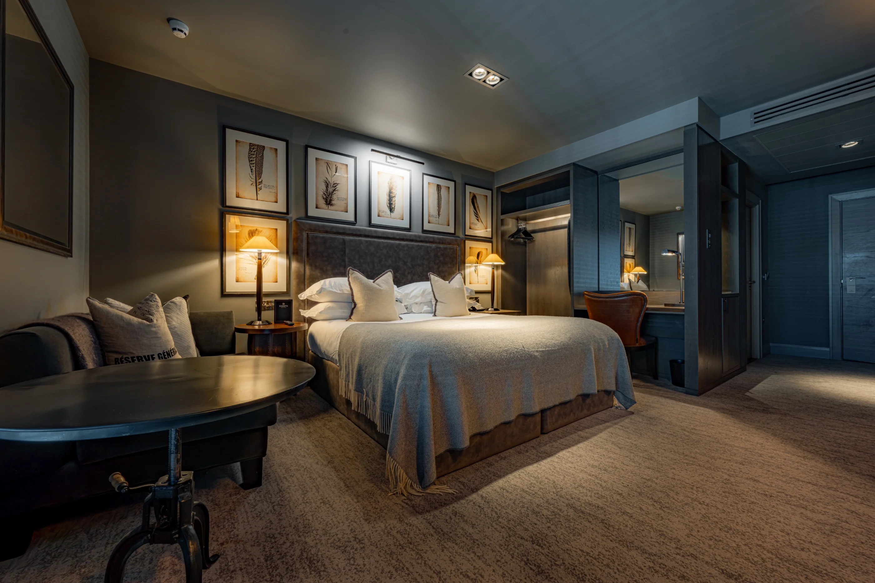 Dakota Leeds, Bedroom