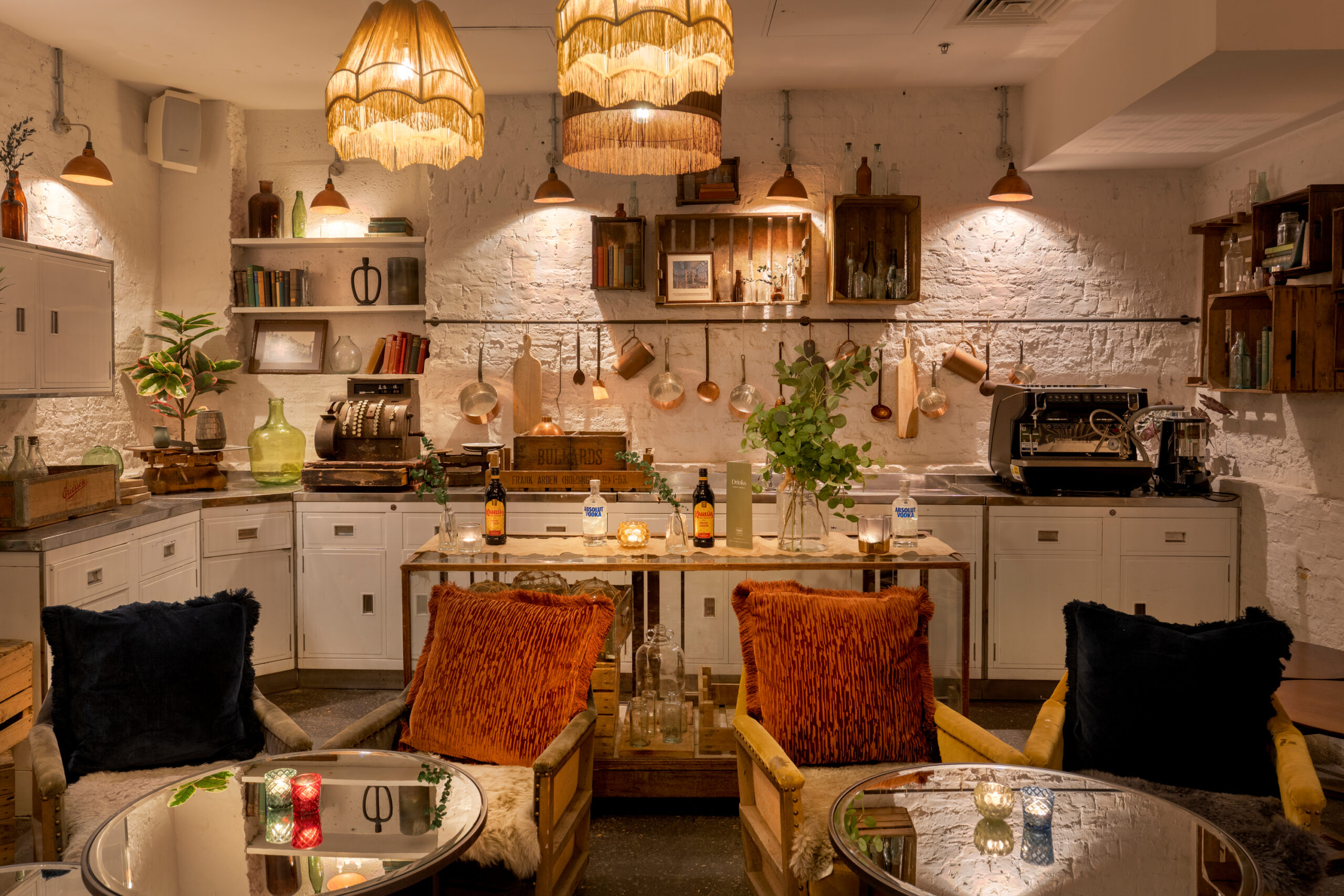 The Anthologist, Dining / restaurant
