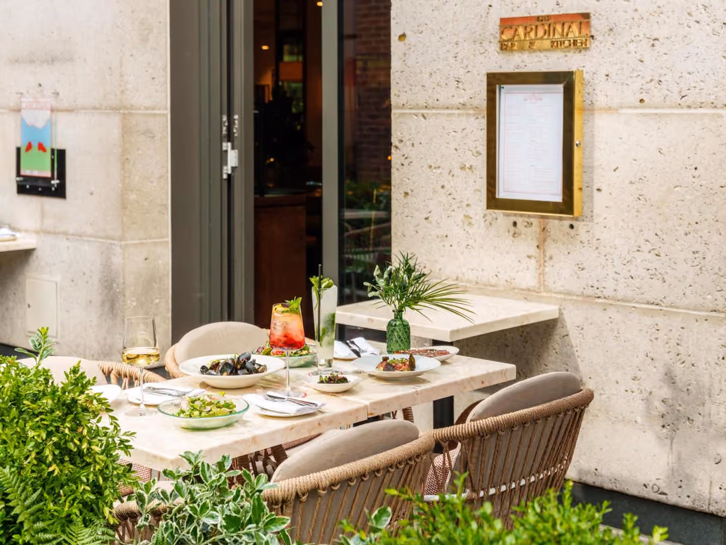 Leonardo Hotel London Aldgate, Dining / restaurant · Exterior