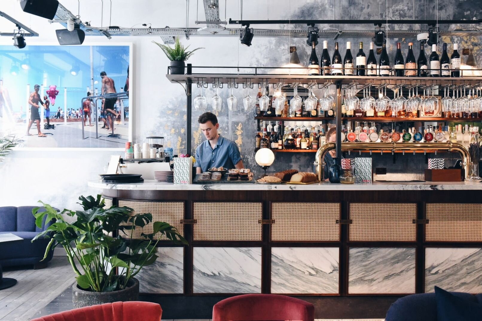 Scarlett Green, Bar