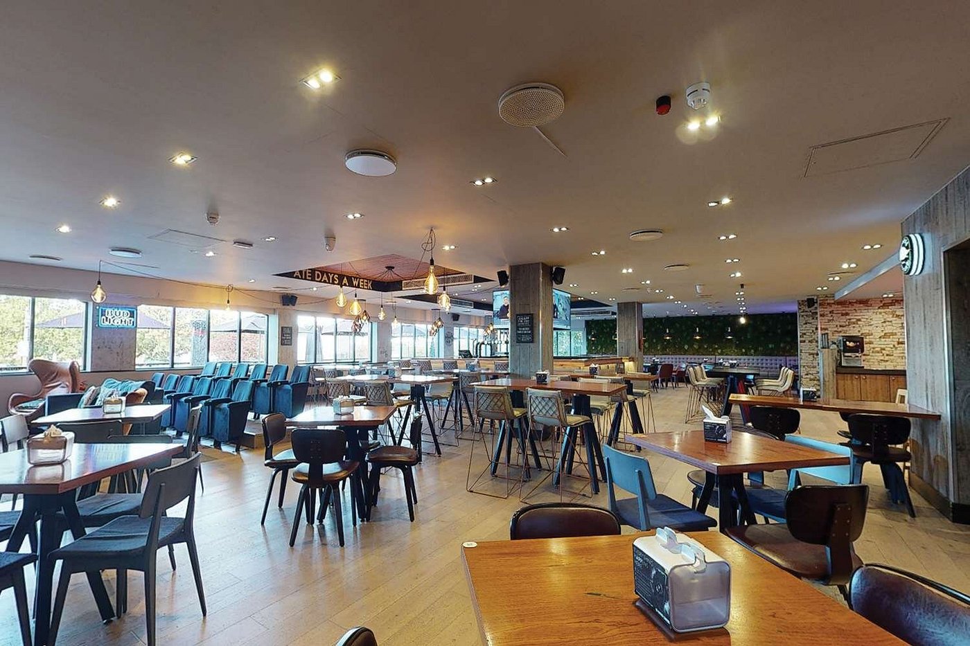Village Nottingham, Dining / restaurant