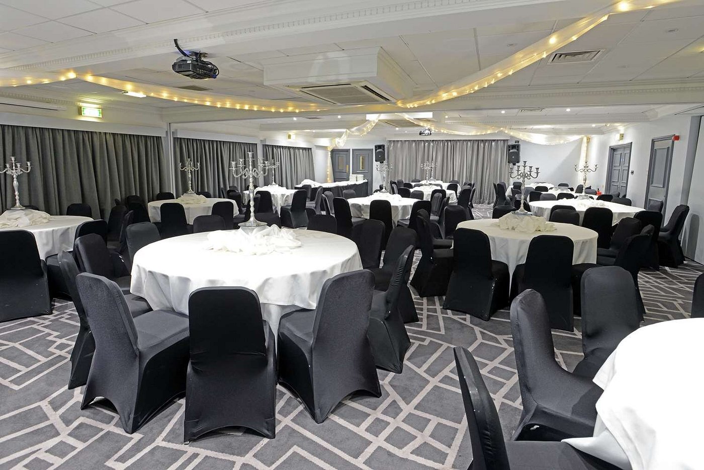Village Nottingham, Meeting room