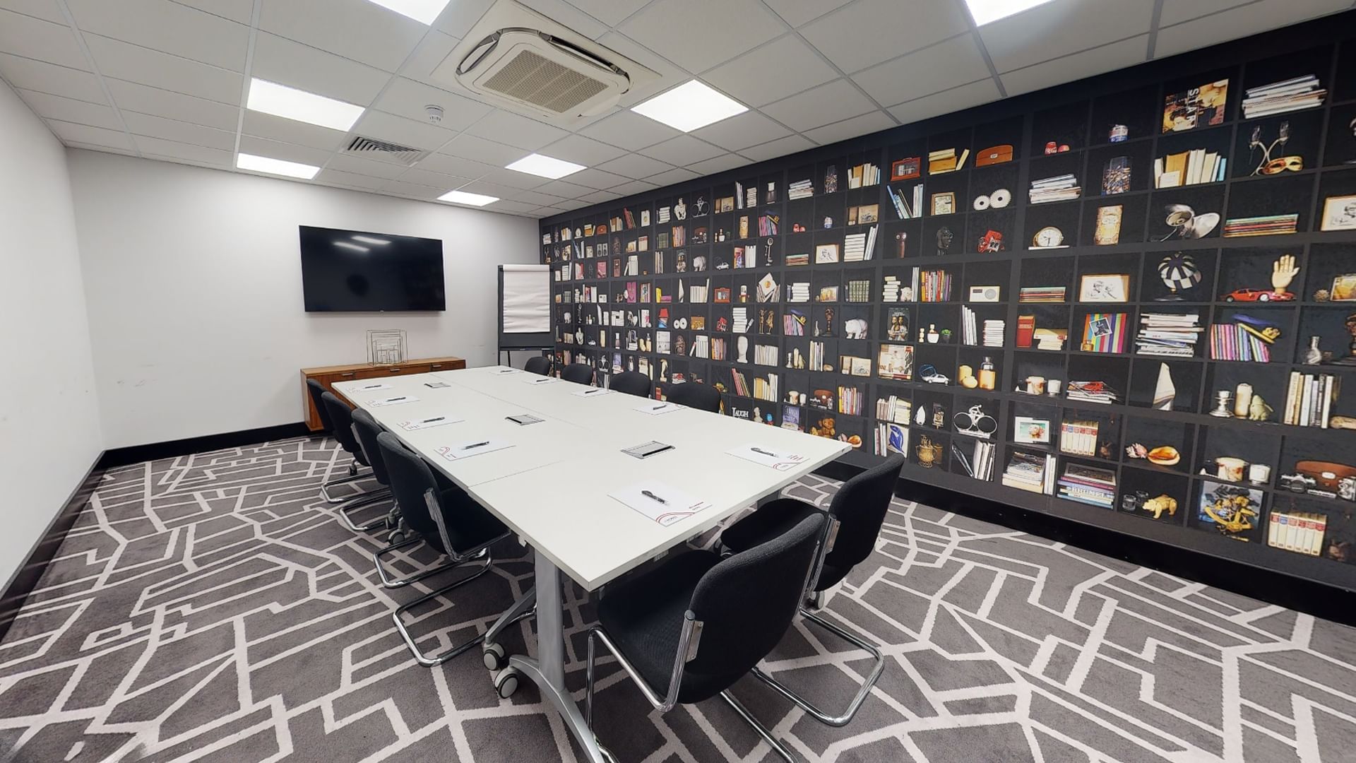 Village Nottingham, Meeting room