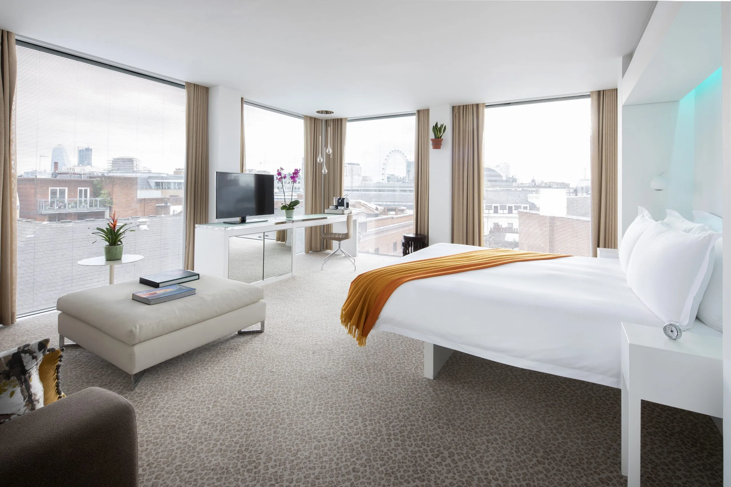 St Martins Lane London, Bedroom