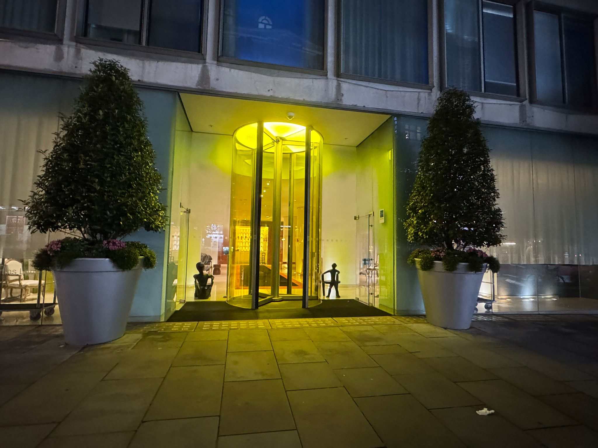 St Martins Lane London, Exterior