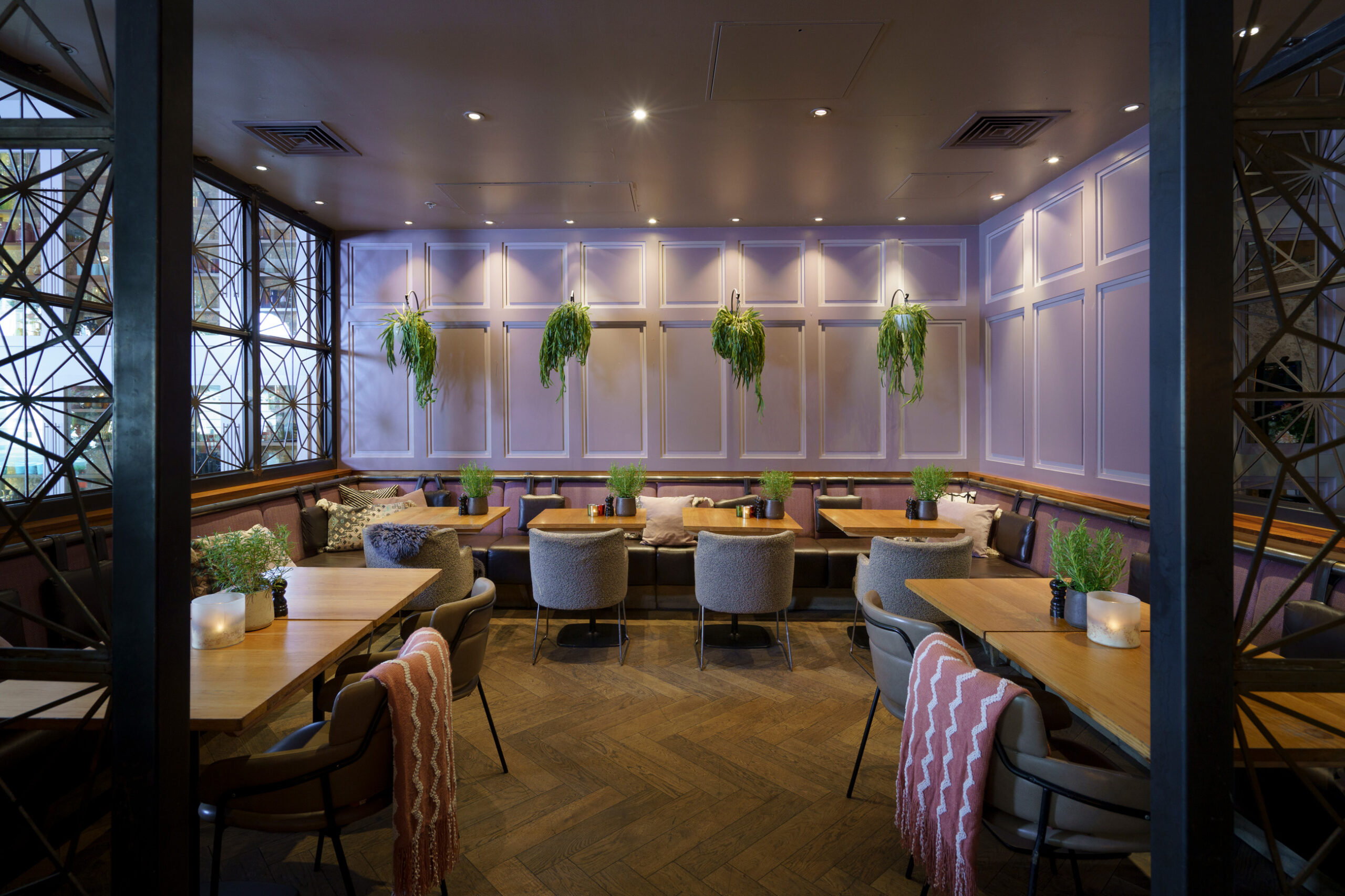 The Anthologist, Dining / restaurant