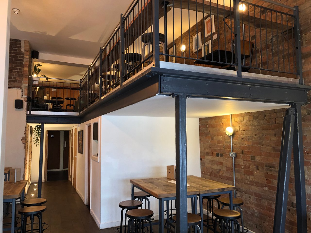 31K, Dining / restaurant