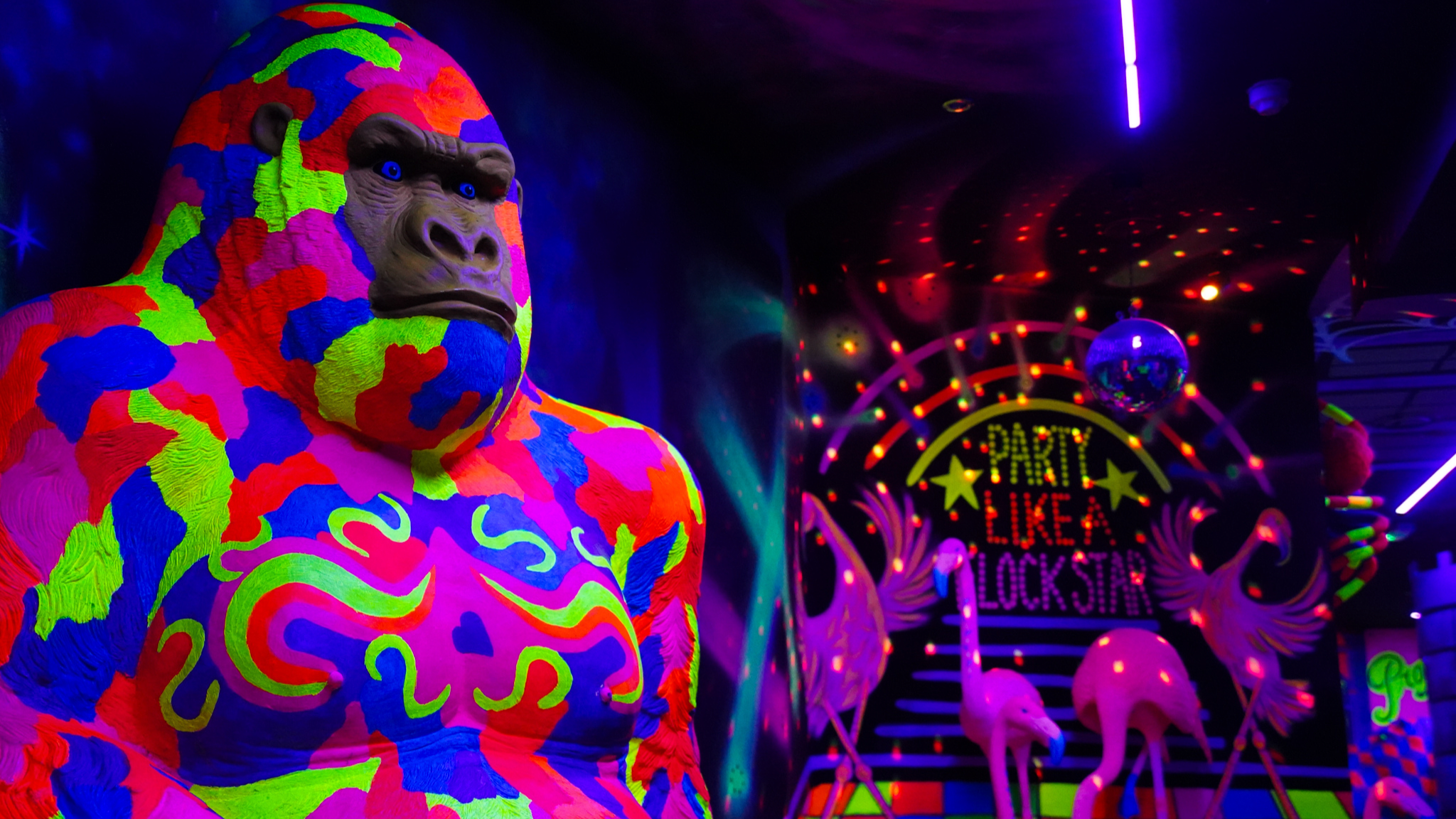 GLOBALLS Brighton - UV Mini Golf & Games, Activity space
