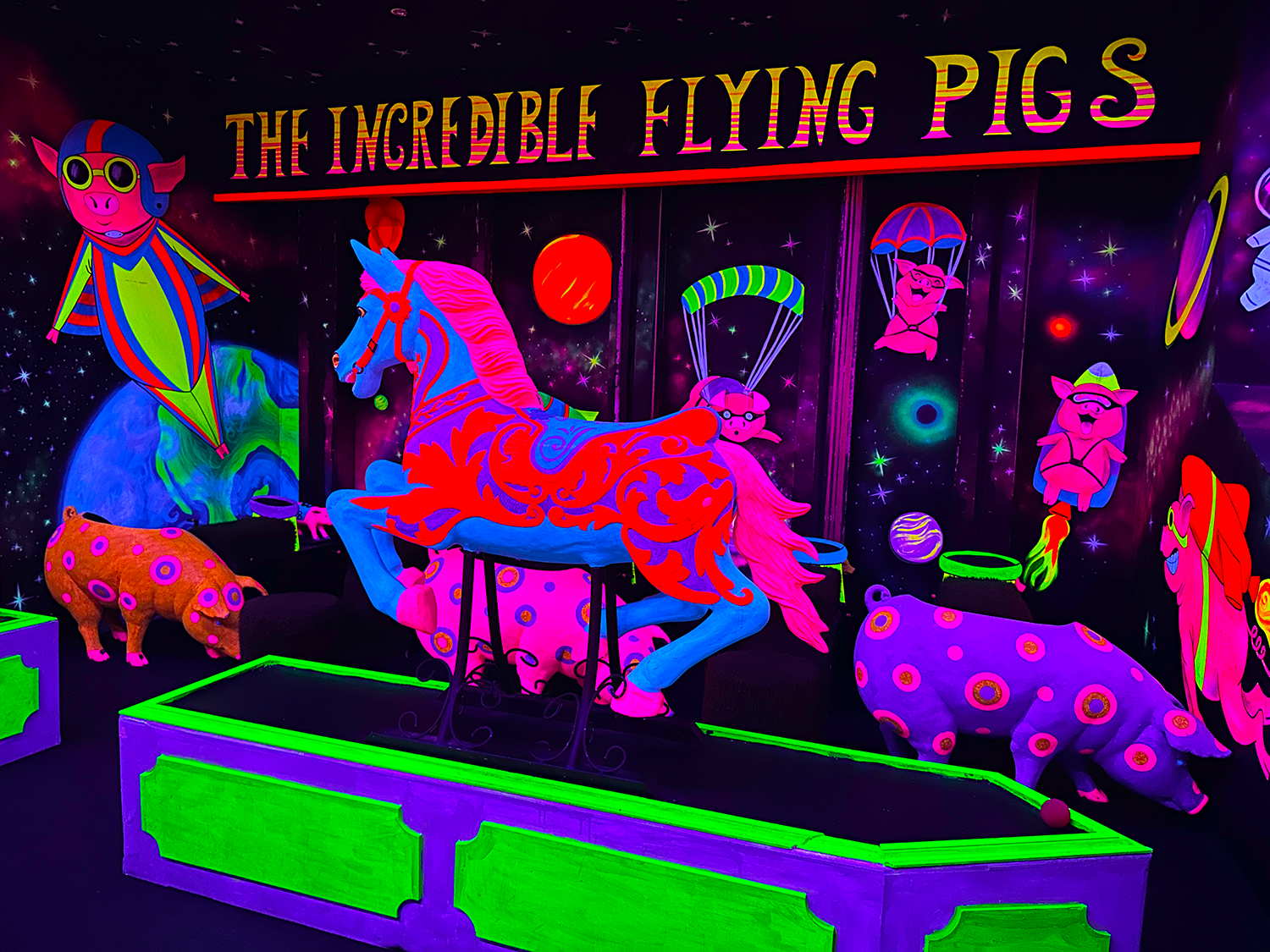 GLOBALLS Brighton - UV Mini Golf & Games, Activity space