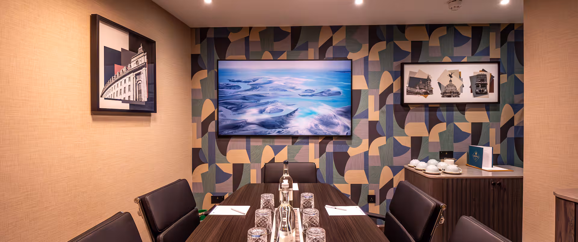 DoubleTree by Hilton London Victoria, The Junction · Meeting room