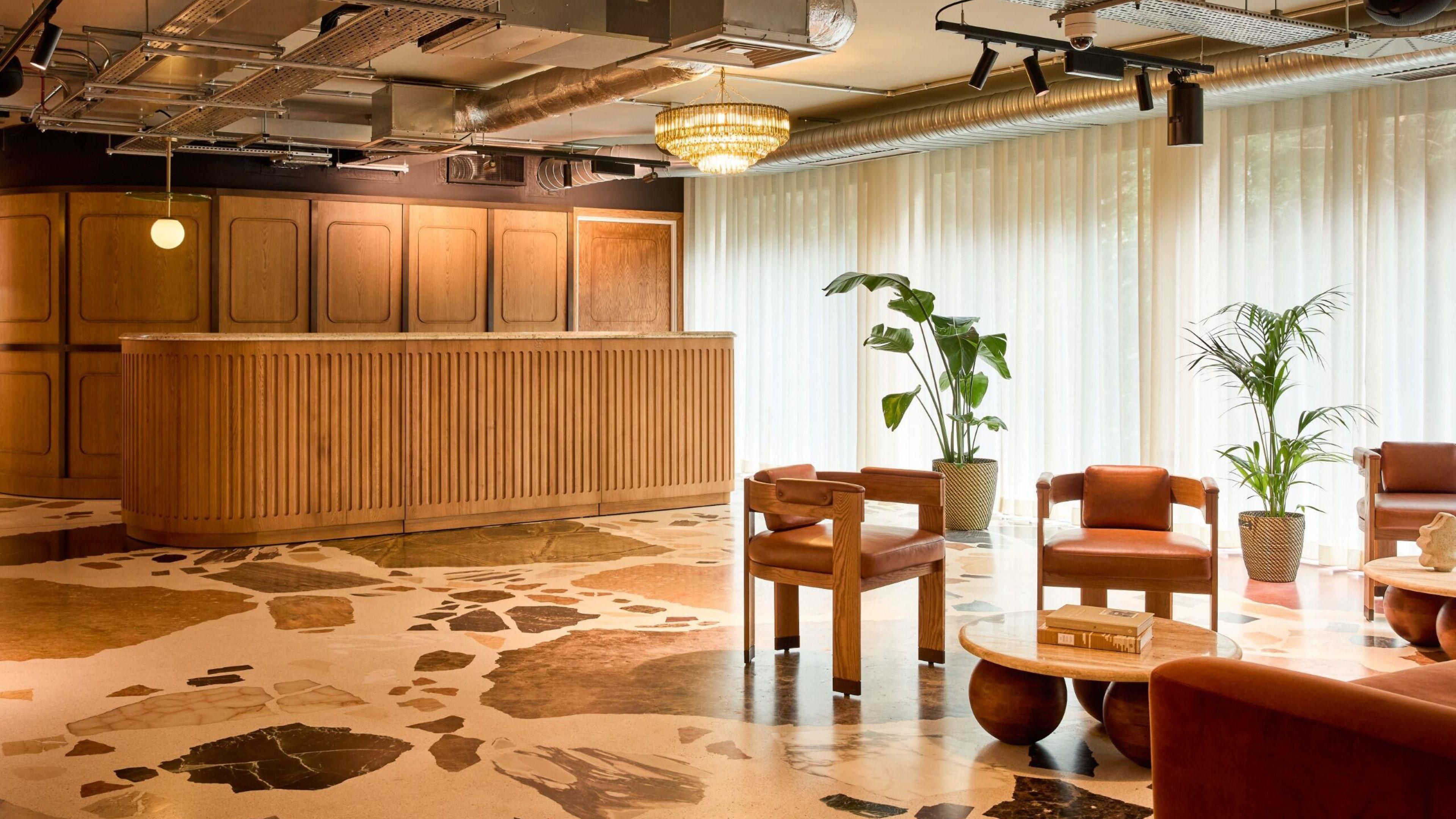 Hotel Indigo London K West, Reception / foyer