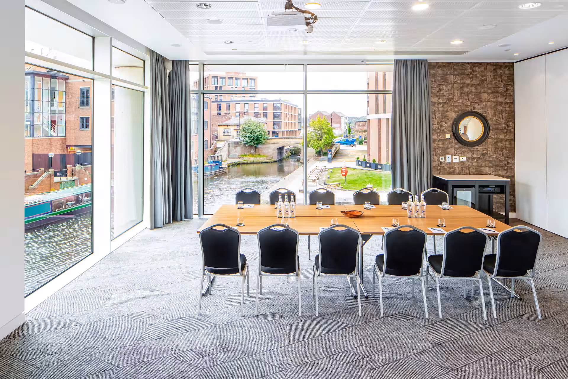 DoubleTree by Hilton Leeds City Centre, Meeting room