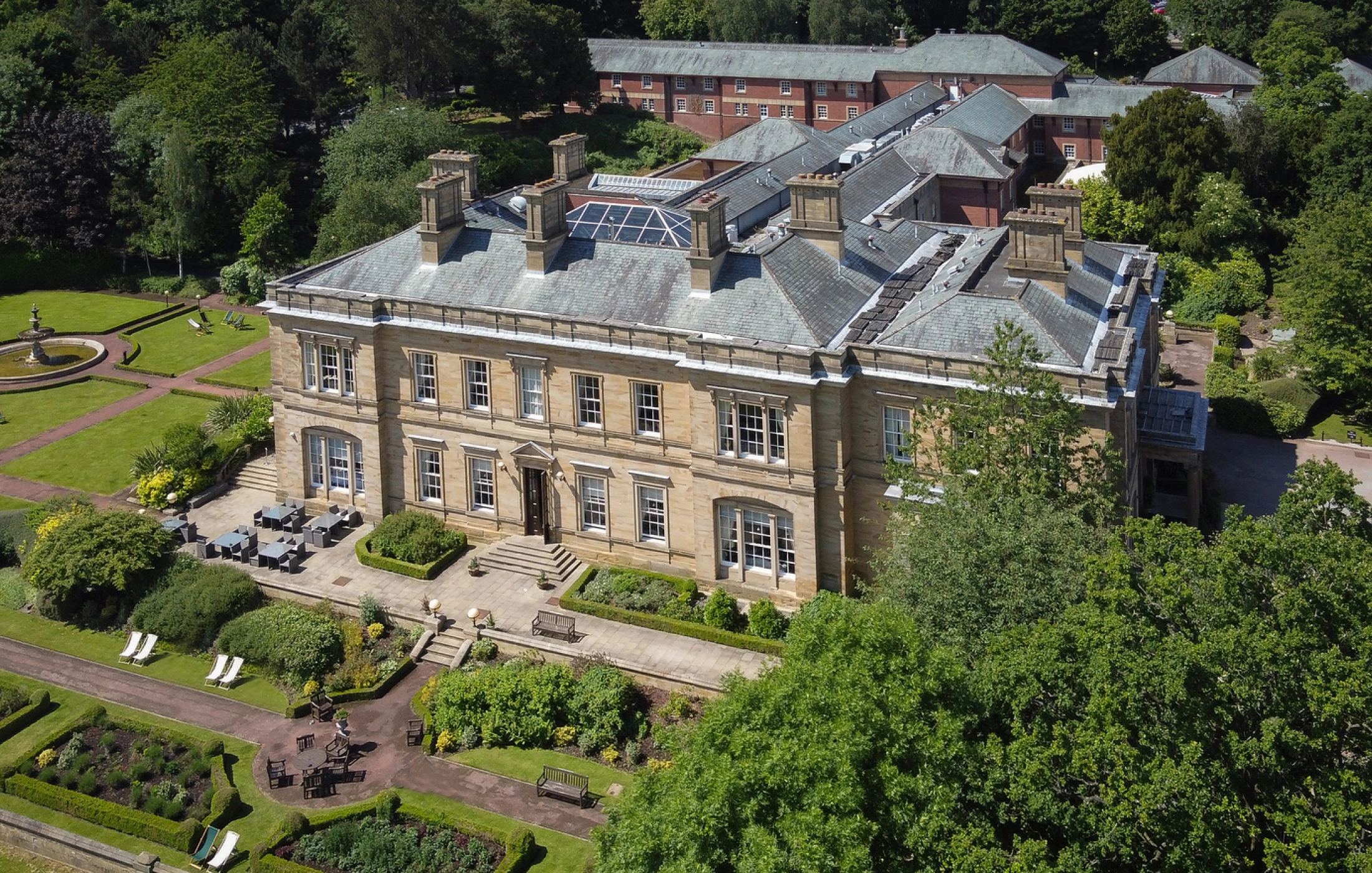 Oulton Hall, Exterior