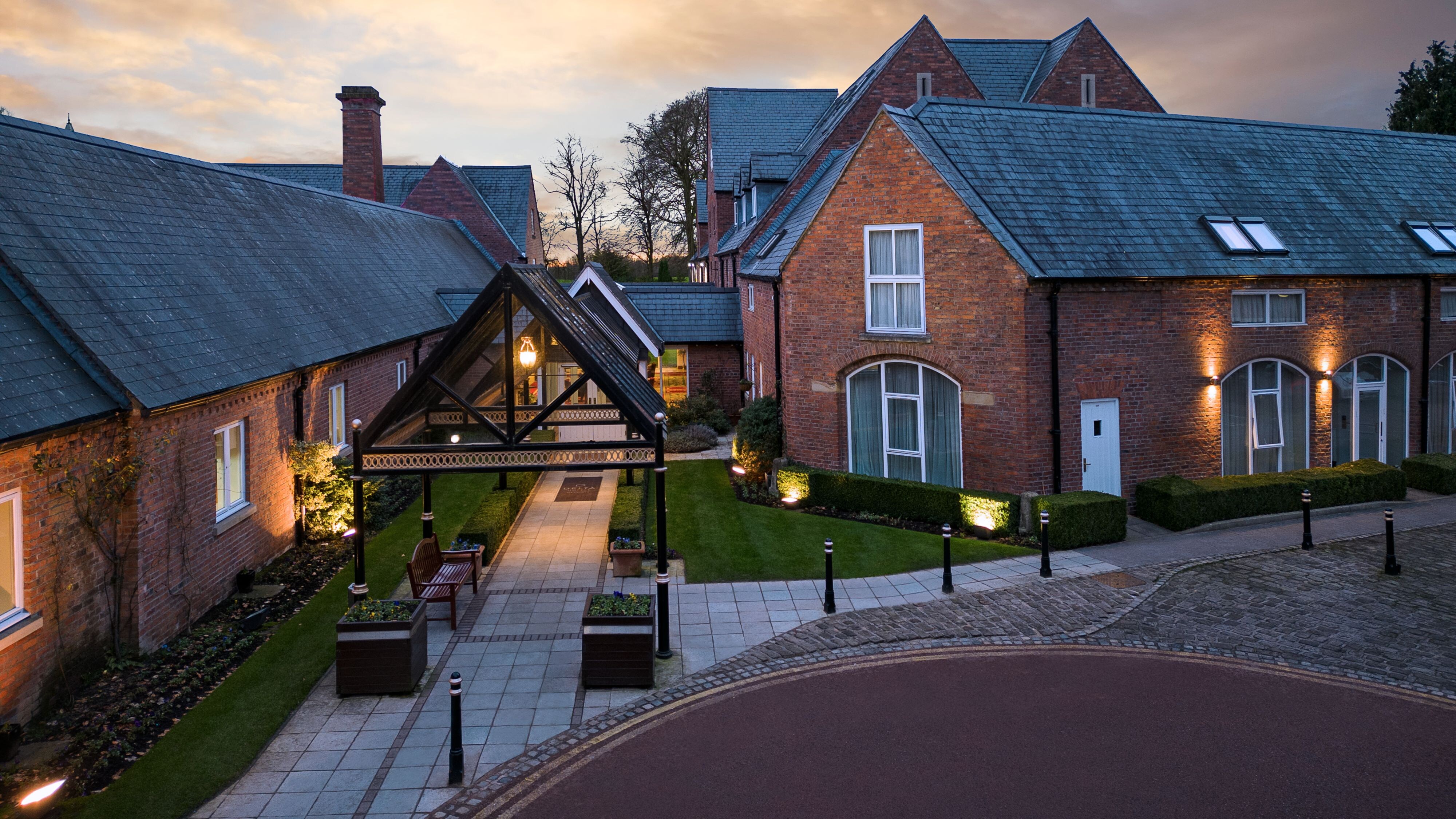 Worsley Country Club, Exterior