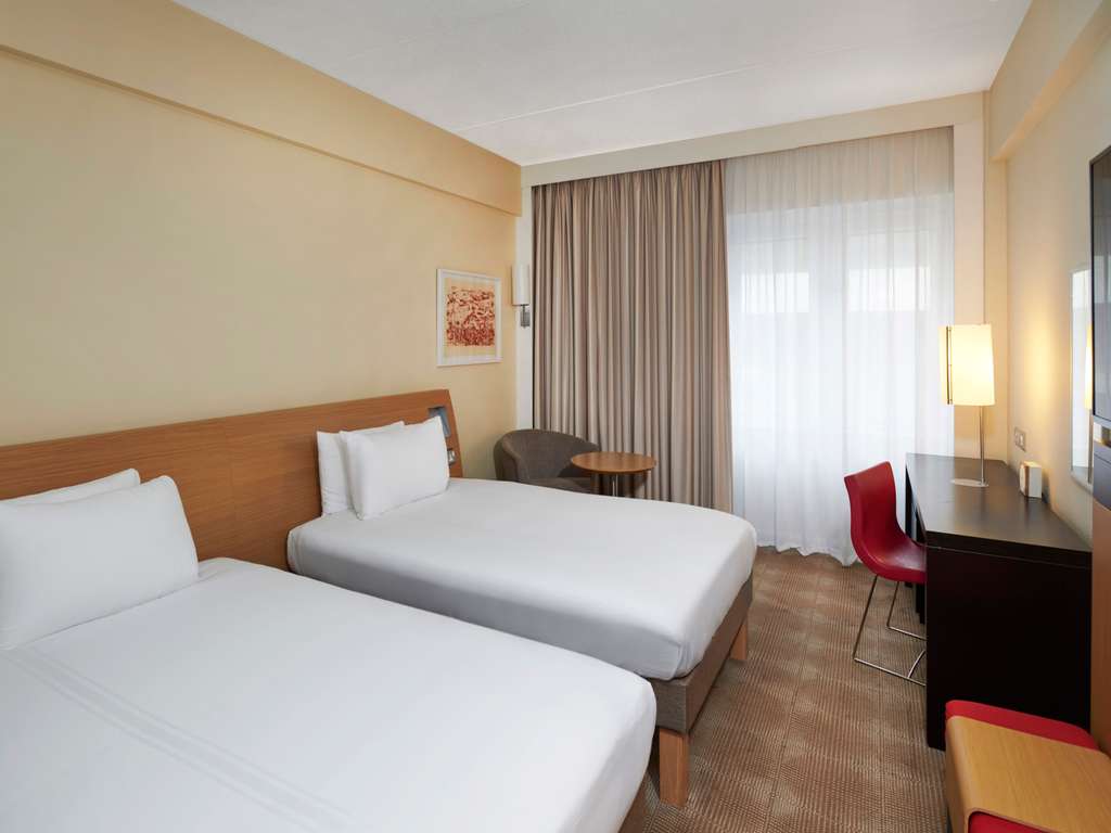 Novotel London West