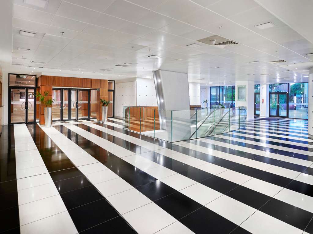 Novotel London West