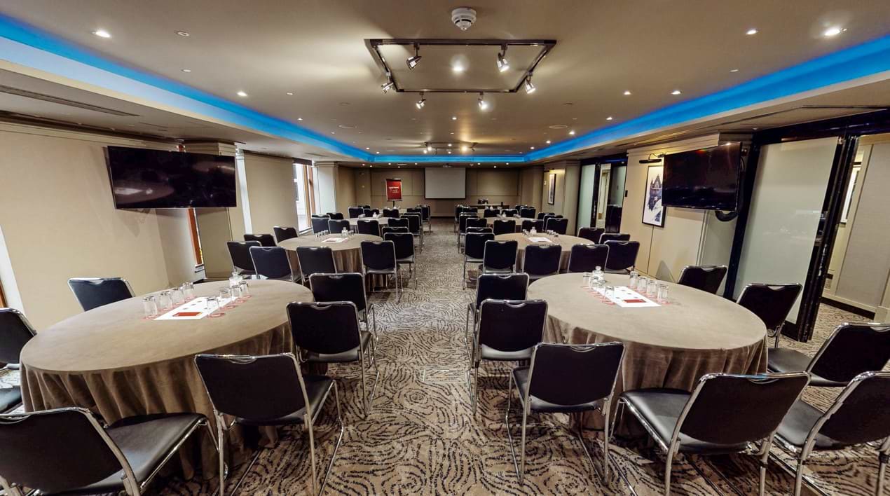 Leonardo Royal Hotel London City, Crown Suite