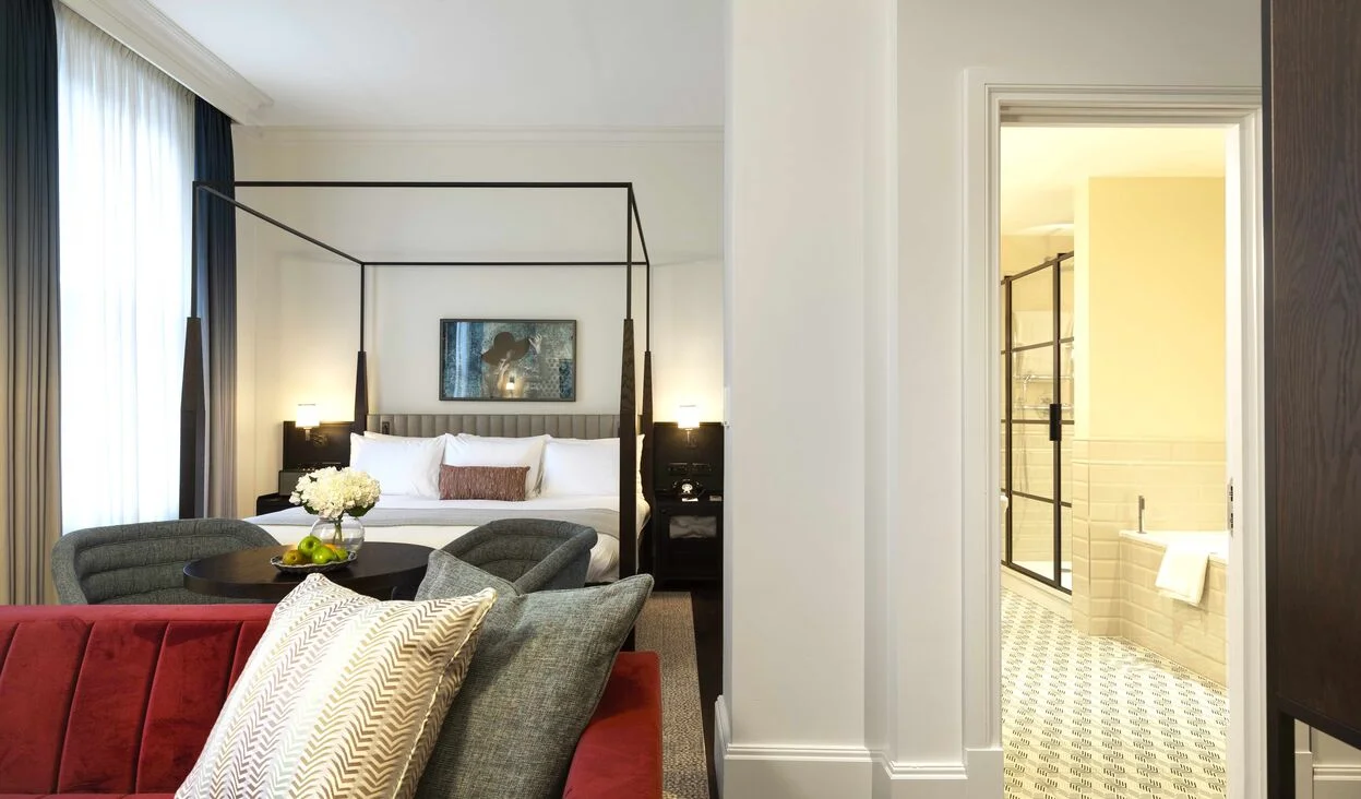 The Grand Hotel, Bedroom