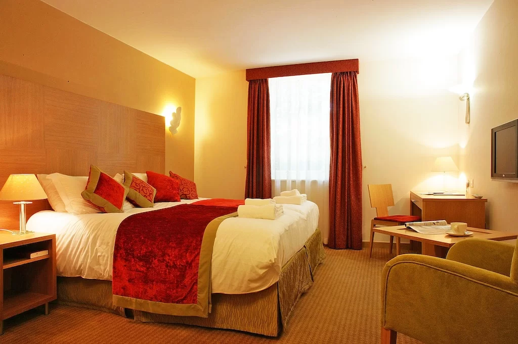 Pinewood Hotel