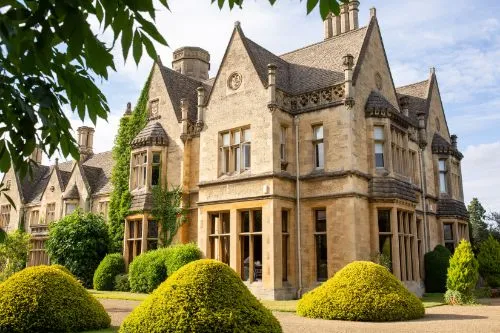 Manor By The Lake